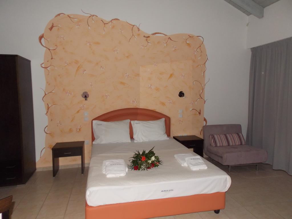 Paralia Sergoulas Hotel Theasis الغرفة الصورة